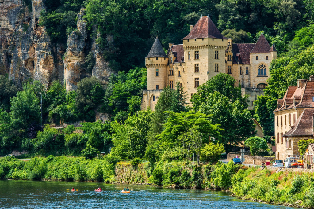 Château de la Malartrie  overlooking the Dordogne River.