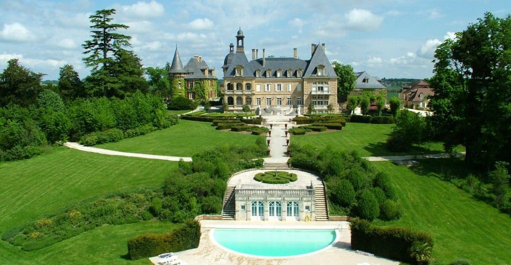 Stunning landscape of Golf d'Essendieras with château backdrop