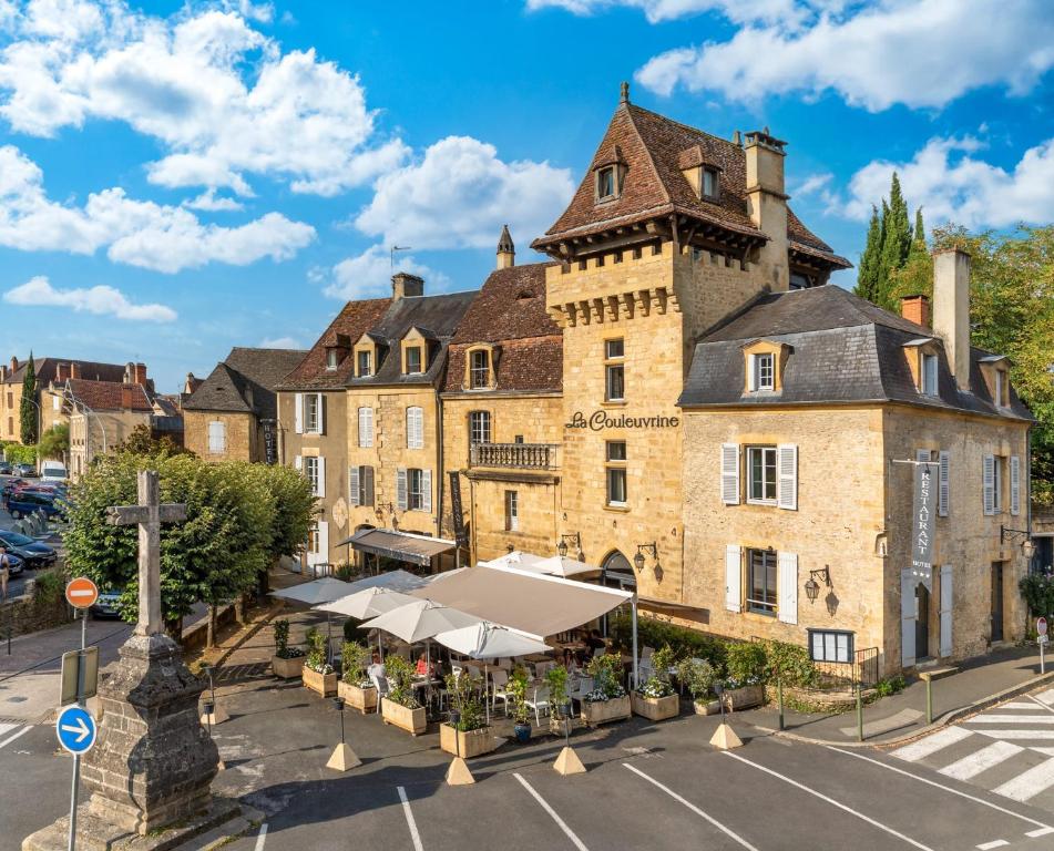 Hôtel La Couleuvrine in Sarlat, housed in an 18th-century fortress with a traditional stone facade