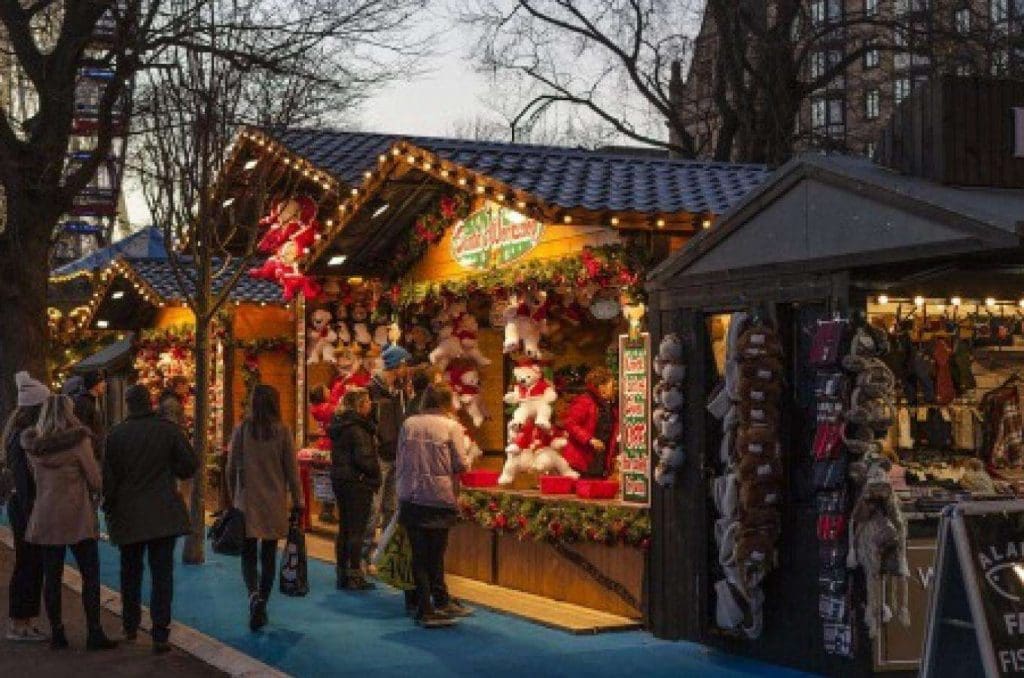Montignac Christmas Market 2024 with holiday stalls and local crafts